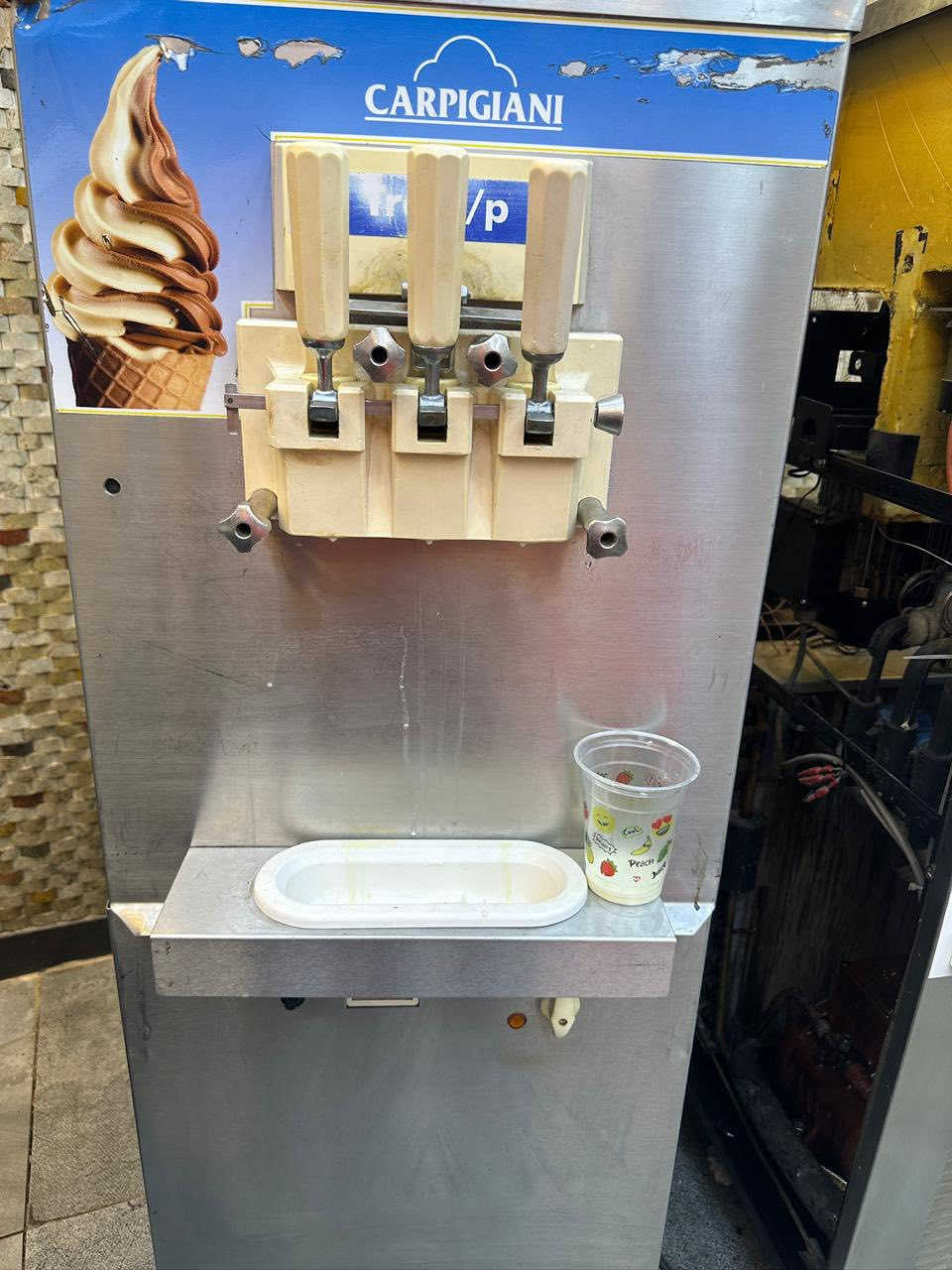 سوفت كربيجاني ايطالي + DS ايطالي 25 كيلو +صاعقة عمودية العنوان بغداد وبسعر جداً مناسب وبالعافية على الي ياخذهن 
رقم الهاتف ***********
