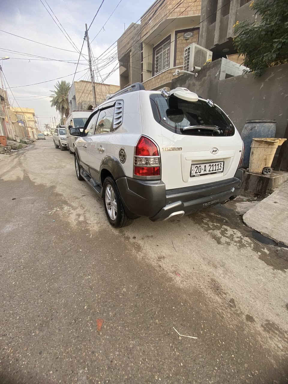 السلام عليكم  مرخصت مدير الكروب المحترم 
توسان 2009 لون ابيضّ رقم ديالى لوحات انكليزي باسمي شخصيآ سنويه لل٢٨ هزه جديده السياره كفاله عامه من الصبغ والتبديل والضربه سياره جديده عل وضع الشركه مكينه كير كله بلاد وسونار مرفق مع الصور مواصفات اعلى فئه بموديله السعر ١٢٧ وبيه مجال للطيبين 

ملاحضه ممشه السياره 111الف حقيقي وين ميعجبك افحص مكان السياره ديالى بعقوبه للستفسار على الرقم ***********
