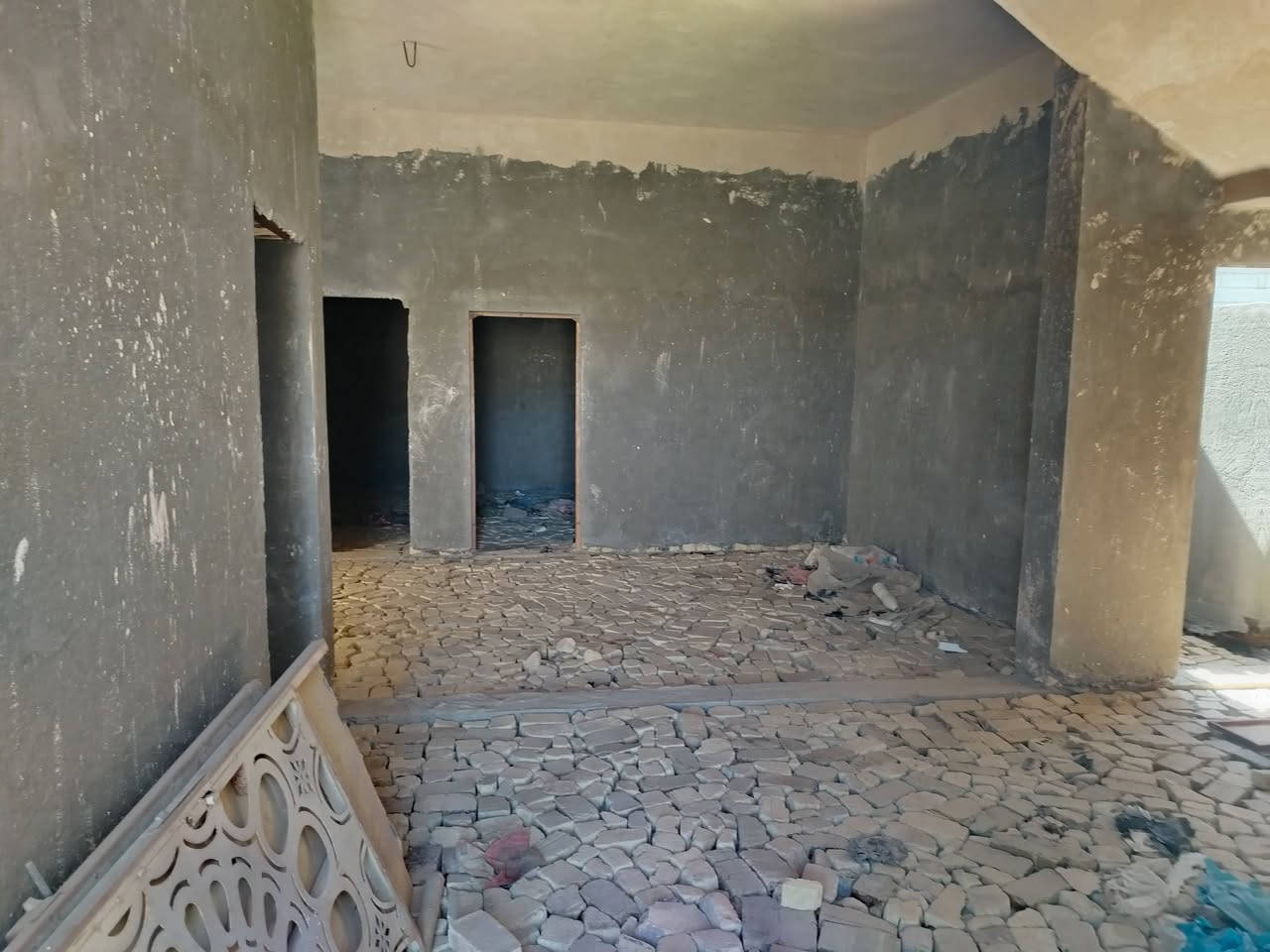 سلام عليكم ورحمة الله وبركاته بيت زراعي للبيع في دور الزراعه مقابيل البيطره مساحته 200م يحتوي عل غرفتين وصاله ودوانيه ومطبخ ملاحضه البيت واصل للبخ فقط بي وصل تطويب البيت لايرهم لامرواس لاقصاد بيع نقد نقد فقط سعره 40 وبي مجال للتفاوض أكثر مراسله الرقم او الاتصال عليه *********** مكانه ناصريه مركز
