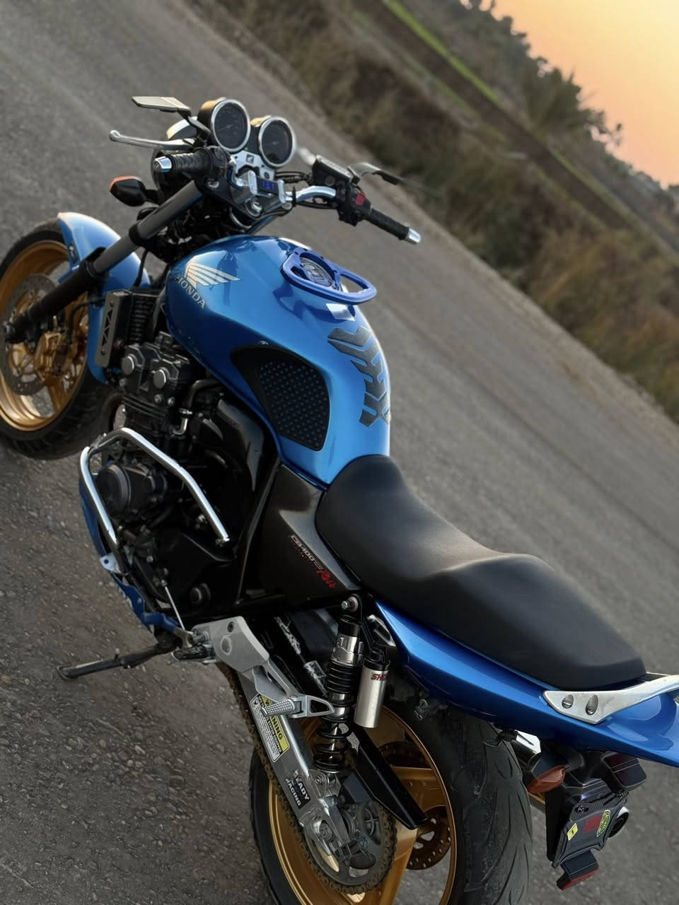 السلام عليكم
دراجه للبيع بدون رقم 
موديل 2012
سكيرتي اصل عقل بلادي 
كفاله عامه 
كير و مكينه 
شلعه و معدل شرط تعبر 180 
كهربئيات كلها عل بلاد 
تخم تاير جديد اصلي 
بدون نصق برغي 
السعر 27 
مكاني صلاح الدين بلد 
***********
