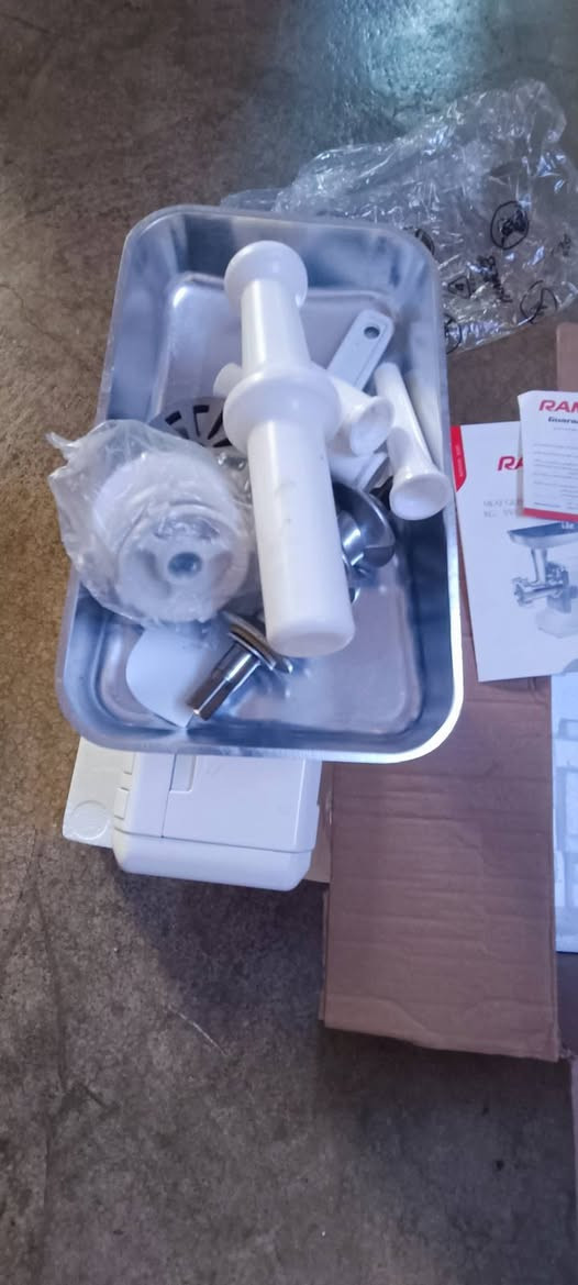 مثرامة لحم أصلية جديده بالكارتون ملف نحاس منشأ اردني ب ١٢٥ ألف وعجانة حجم ٧ ونص لتر جديدة بالكارتون ملف نحاس منشأ تركي ب ١٢٥ ألف مكاني كركوك موبايل ***********
