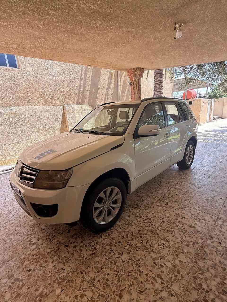 سوزوكي فيتارا 2014 رقم بابل خليجي مكينة 2400  السيارة جديده نظيفة جدا وبدون اي نقص السيارة باسمي ومكانها الكوت مركز المدنية والسعر 100
***********
والسونار مرفق
