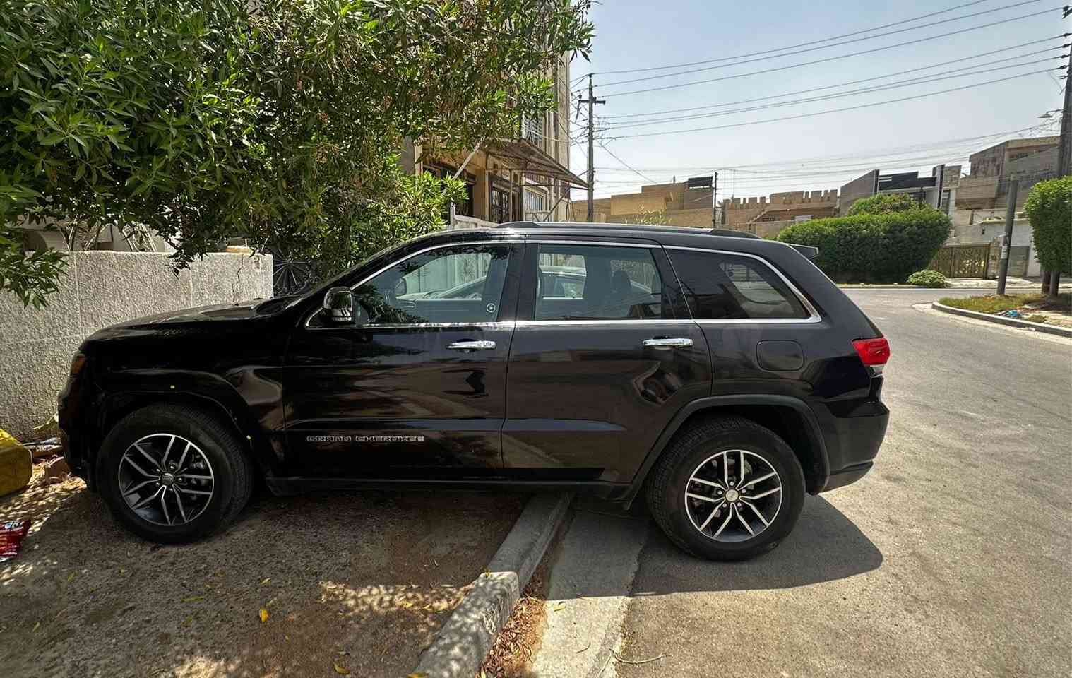 سلام عليكم للبيع اومراوس حسب القناعه جيب لاريدو موديل 2018 فول عدا الفتحه حساس كاميرا كشنات جلد فور ويل ماشيه100 الف ميل حادث جاملغ خلفي يسرى وباب خلفيه وصبغ جاملغ امامي شخوط فقط بدون ايرباك السعر 19 الف وبيهه مجال بسيط مكانه حي الخضراء  
 ‭0771 303 8924‬  ملاحظه السياره لونهه بيتنجاني مواسود
