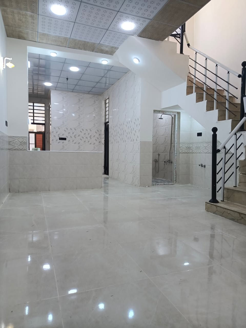 ياالله 

يوجد لدينا بيت للبيع حي ميسان قطاع 22خلف شارع البوريات مباشر مساحه 100متر يحتوي على غرفه وصاله واستقبال ومطبخ وصحيات صب كونكريت ارضيه بورسلين جدران سيراميك سقوف سي إن سي 

السعر المطلوب خاص 

للاستفسار والمعلومات الاتصال بنا ع الارقام التاليه 

***********

***********

***********

او مراجعه مكتب ألروان للوساطه العقاريه والمقاولات العامه 

عنوان المكتب حي ميسان ع الشريط قرب صيدليه الشراع مقابل الاستداره مباشر 

عندك بيت عرصه للبيع راسلنه وات ساب وتدلل
