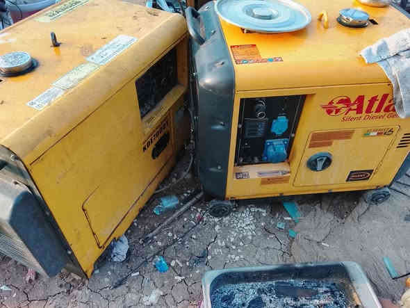 ‎مولده كهرباء شبه جديد للبيع عدد 2 رقم تليفون *********** مكان دهوك سميل‎ دهوك
