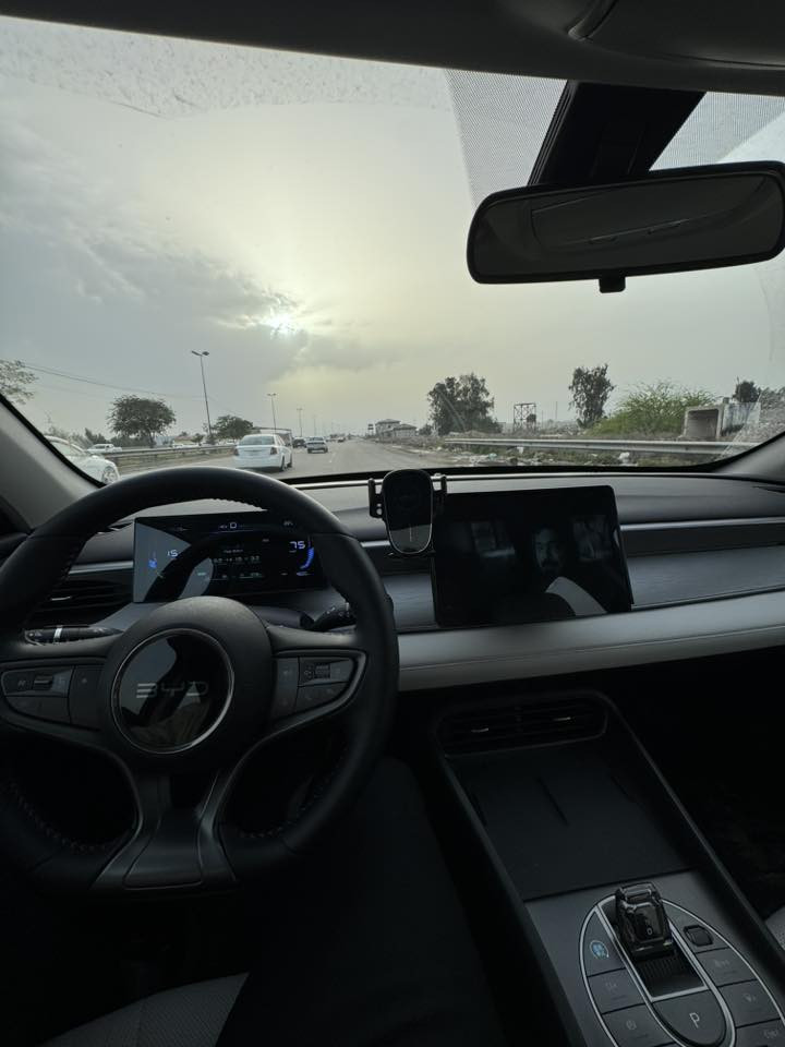 السلام عليكم
للبيع  سيل 5 ابيض بغداد ماشية 4600 كاملة بصمة وكارت ش وشاحنة الاصلية بدون اي نقص مكانها الكرخ السعر 18,400 سيارة كفالة حتى من الشخط صورها وسونارها موجودات السيارة مصروف عليها
***********
