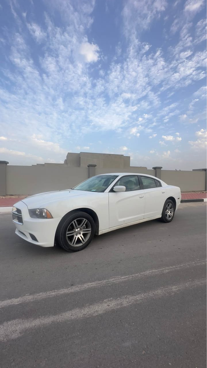 السلام عليكم 
بيع فقط
كل تفاصيل السياره موجوده بالصور والسونار
جارجر 2011 وارد كندي داخله بدون حادث
رقم بصره سنويه 2027
مكينه 3,600 مامفتوحه ولا مبدله
مكينه وكير وتبريد وكهربائيات جاهزه
دهن مكينه وگير السياره ماناقصها شي
بديها شوف العين 
بي رصعات وبارد وخياس شي بسيط وشوف السونار مال اليوم مسوي جديد يم المندلاوي
السعر 125سعر مال بيع
*********** البصرة, العراق
