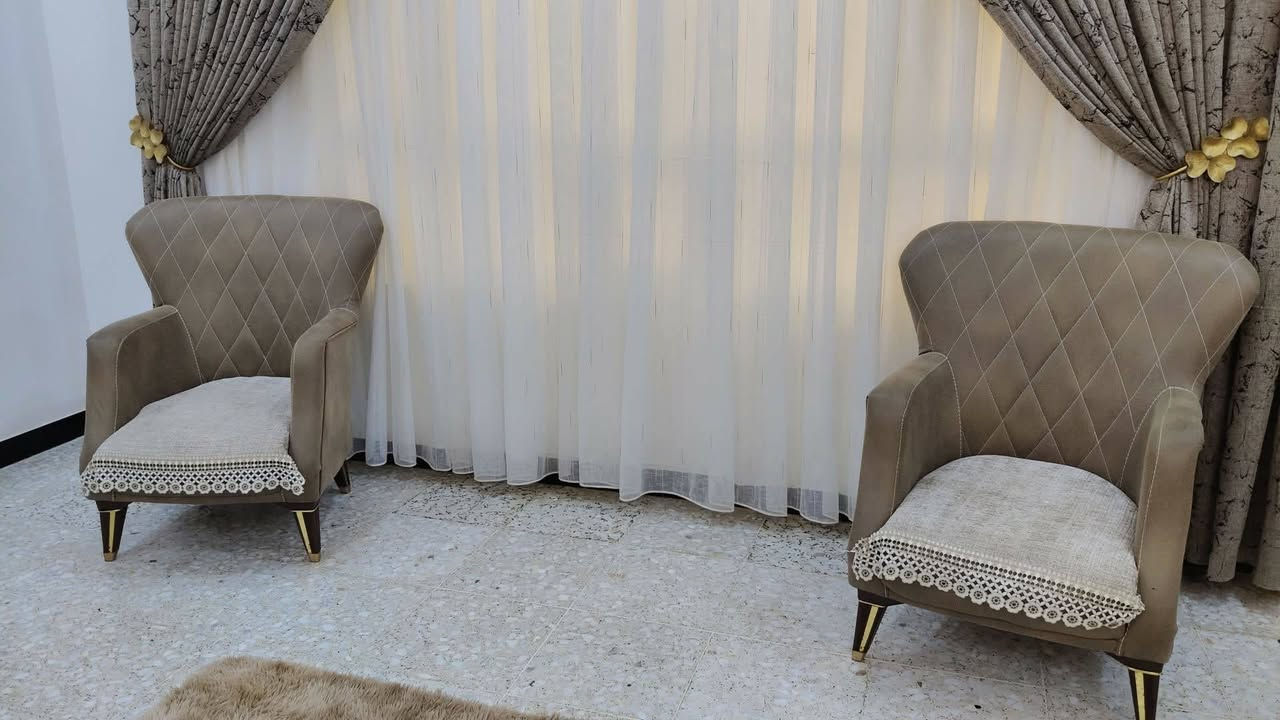 تخم للبيع جديد كلش استخدامه اقل ال٣ اشهر خشب قوي كلش بلوك اسود المضغوط يعني تخم تكمه لون عسلي 
        ***********

