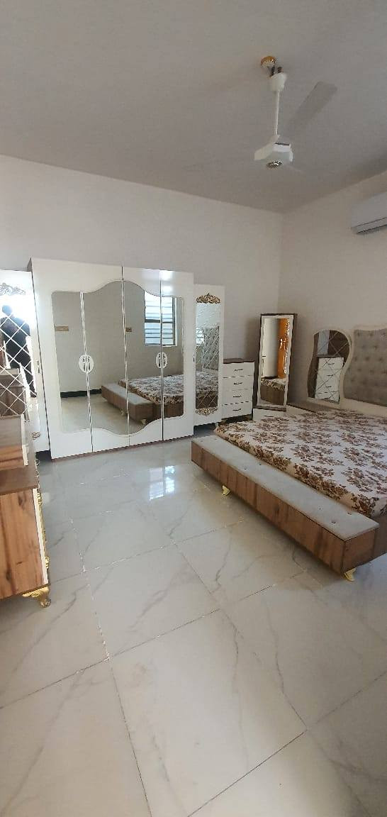 سلام عليكم بيت طابو زراعي سند 25 بي قرار قاضي بسمي البيت بناء درجه اولى مطبك صطح شتايكر مال طفيلي جاهز اللسكن فارغ قرب عله شارع سعر 24 وهذا رقمي ***********
