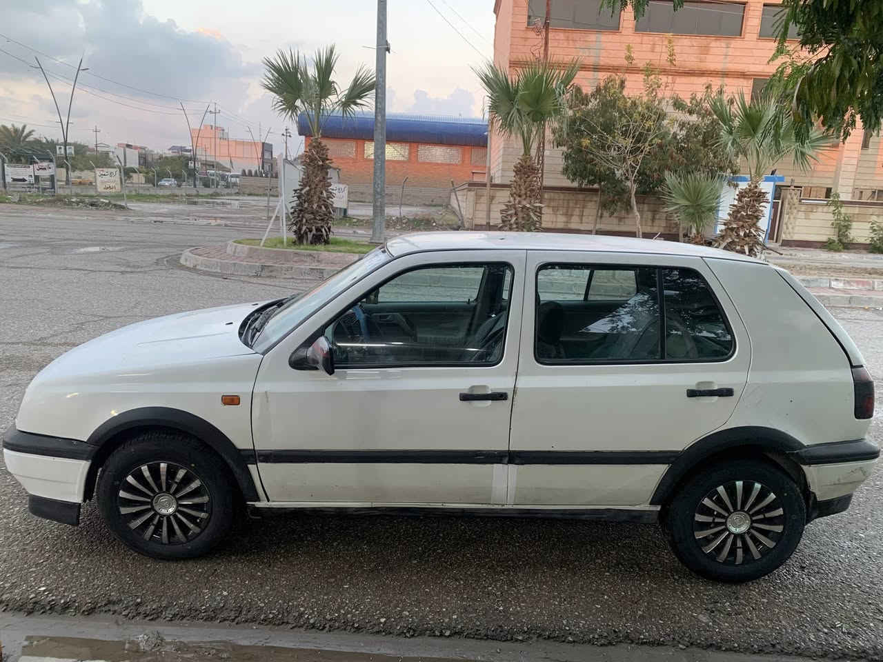 سلام عليكم  - كولف نفخ
- محرك جيتا المرغوب
- رقم اربيل دولي 
- بطاقه بنزين
- تخم تايرات قبل 10 ايام شديت
- قفل مركزي
- لايت زينون
- تبريد عاطل
- كير محرك شرط السياره نشطه كلش و ممتعوب
- السياره نضيفه من الخارج والداخل
سعر 41 و بي مجال
***********
مكاني كركوك
