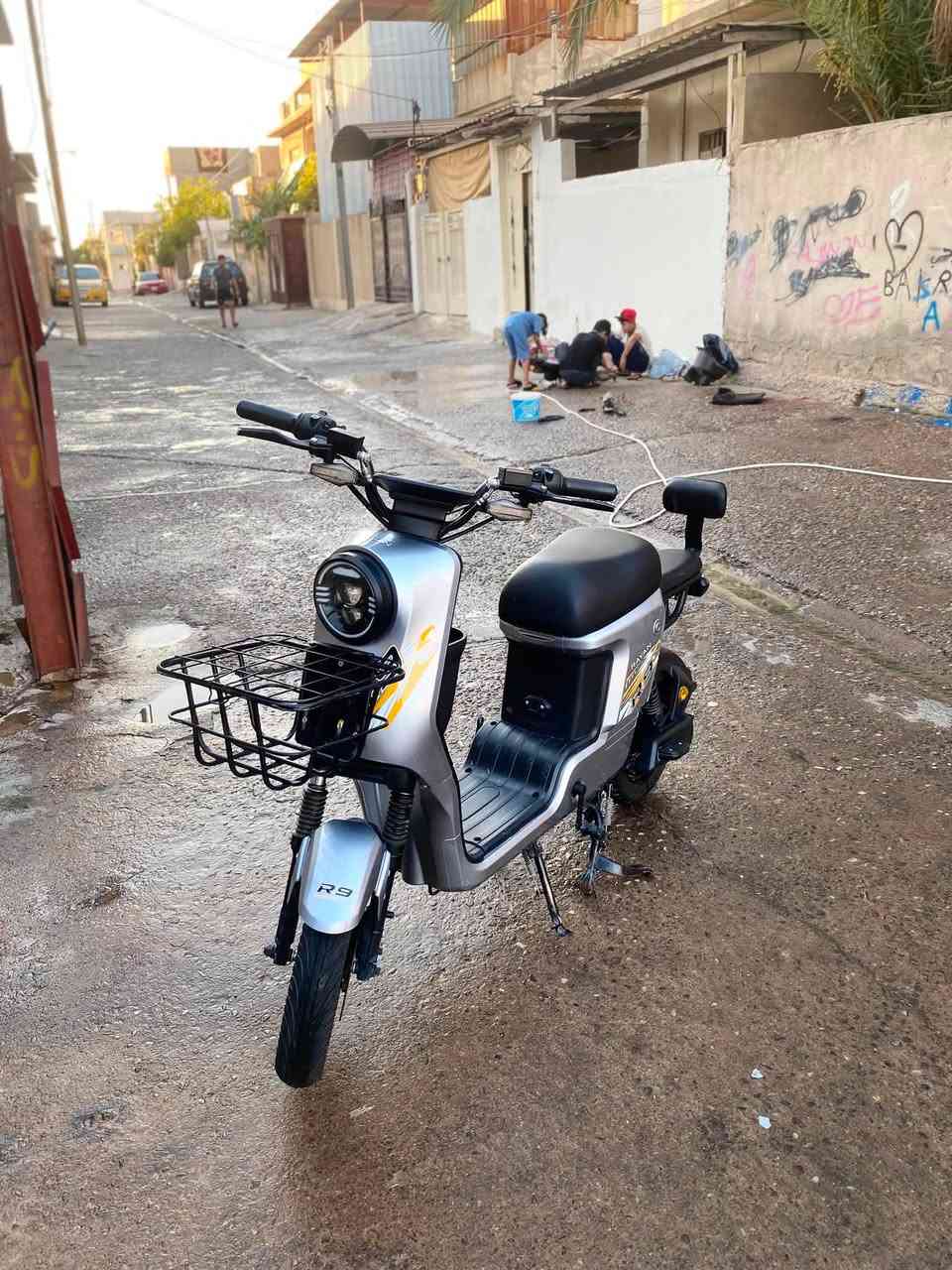 السـلام عليـكم دراجـة للـبيع 🔥
R9 .2026 دراجـة ريان 
دراجـة خير من الله 
خمس بـطاريت دبـل 36 امـبير 🔋
درجـةة تاخذهه تدعـيلي 
عـقل شرط 
ملف شرط 
بطرايات شرط 
ماملعوب بيهـن 
دبـل اشـاره عالي 
زيلون عالي وناصي كله شغال
السـعر 475 وبي مجال بـسيط 🔥
مكاني موصل الايسر 
حي تحرير قرب جامع ال البيت 
حي صدام قرب جامع الزهراء 
للتواصل خاص او ع رقم 
***********
مـتواجد واتساب
