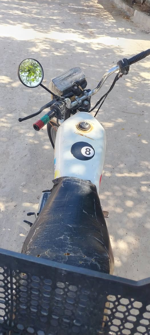 ايراني محرك فول نشاط فول دراجه حلوه بس عوزها كفرات وكهرباياته 300 بيه مجال ***********مكاني عامريه فلوجه
