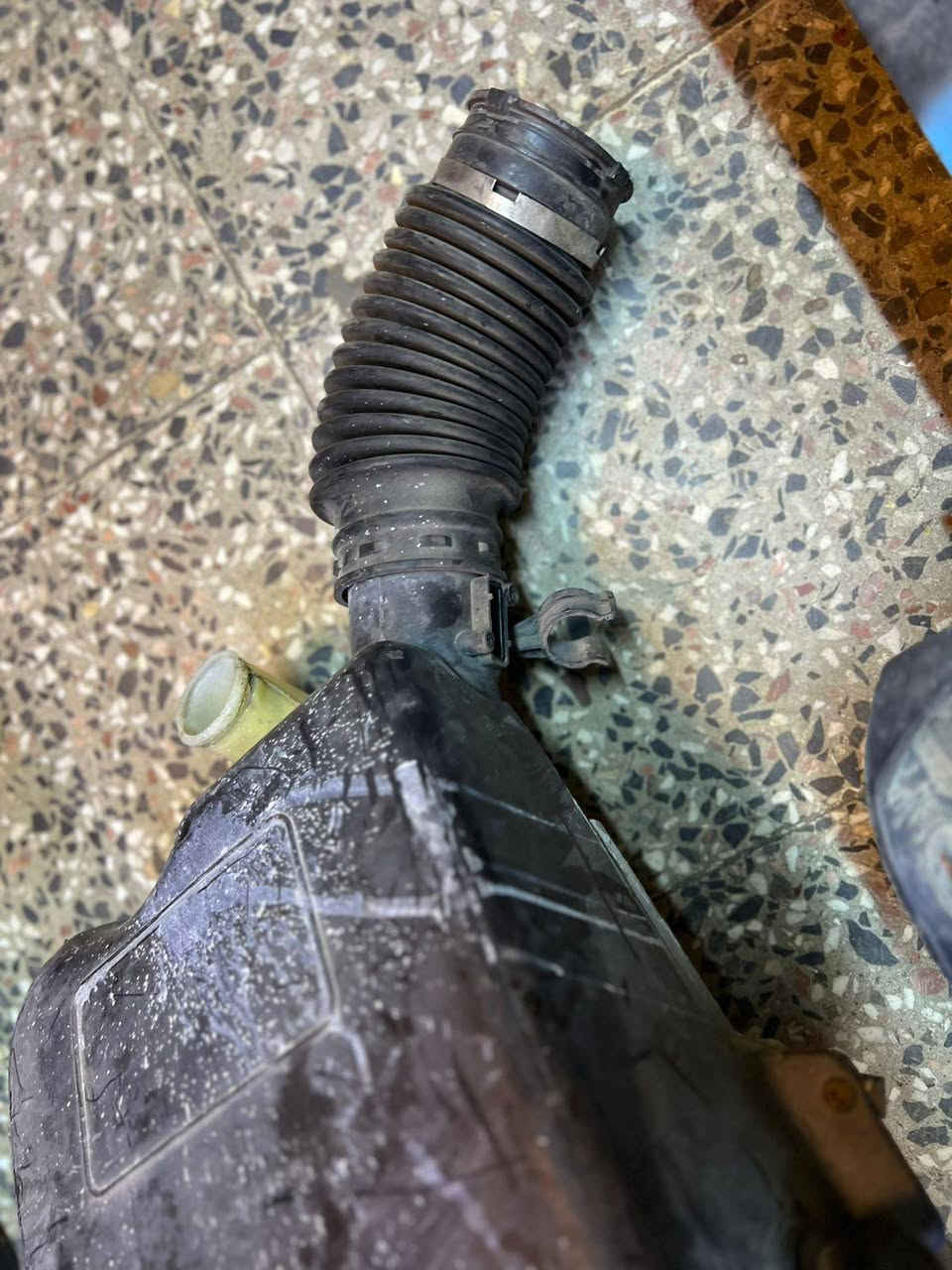 بلايزر / انڤوي
شوته كامله مع دبه ماء زركات وماطور زراكات أمامي خلفي

تفصيخ 

موديل 2003/2009

***********
