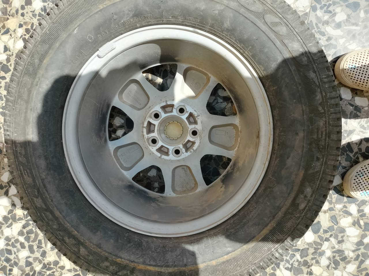 سلام عليكم ويل معه تاير جديد ونضيف للبيع الحجم 16السعر ب100وبي مجال مكاني البصره دور  ***********
