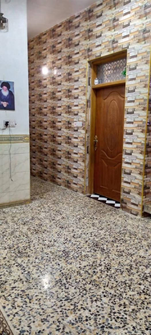اكرم للعقار
مكتب اكرم الحاتمي للعقار ***********
==================================

 دار للبيع المساحة 125 متر مربع طابو زراعي سند 25 

    حي ميسان شارع النخيل مقابل هيئة الزهراء ع 

  قرب شارع النخيل سابع بيت عن الشارع الرئيسي 
                
==================================
                           
   يحتوي ع / غرفتين وصالة ومطبخ وأستقبال

  وصحيات داخلية وخارجية ومكشوفة وطارمة 

          بناء طابوق والسقف صب كونكريت 

            البيت نضيف بناء جناي سنة 22                        
               
             يرهم مراوس ب عقار بالصرف  

للاستفسار الاتصال بالرقم  *********** وات سآب 

   او مراجعة المكتب/ عنوان المكتب النجف الكوفة 
  
   حي ميسان شارع الكيات مقابل سوك حي ميسان
