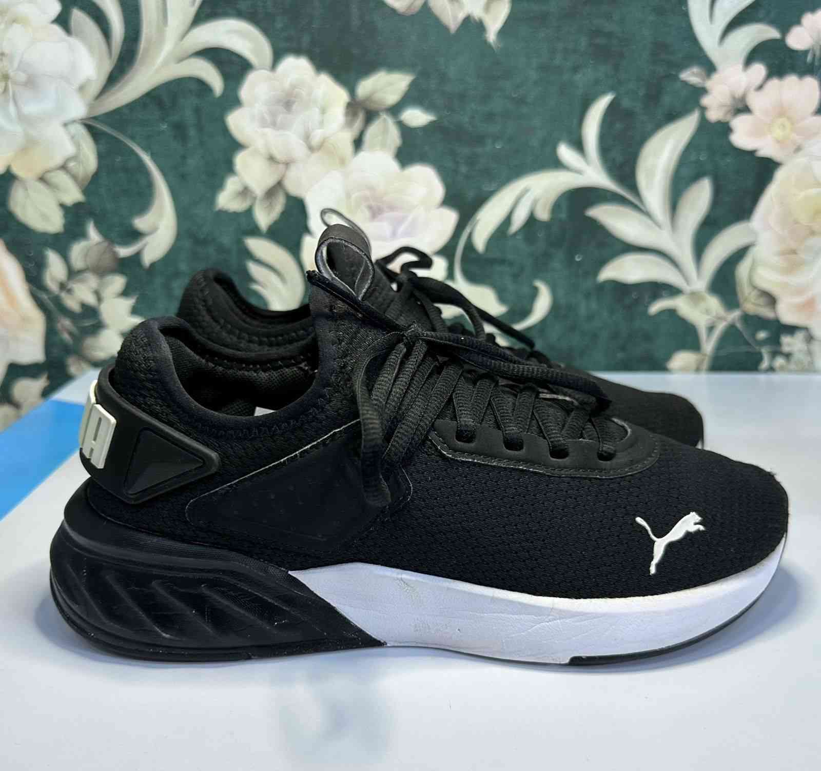 Puma 
قياس38.5
السعر15


**إذا كنت صاحب هذا الإعلان وتريد حذفه لأي سبب، رجاءا أرسل رسالة إلى الدعم الفني**