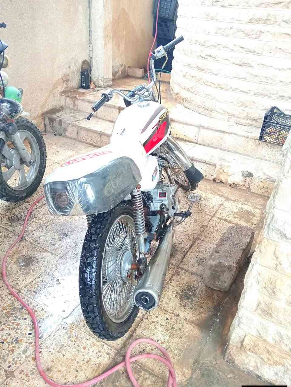 السلام عليكم ماطور تايكر موديل 19 مكينه حلوه تحريكه معدل نار وياله عدله تواير نضاف لايت شغال مكاني ايسر حي البكر السعر 260 وبي مجال شراي انتصل ***********
