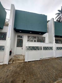 بيت للإيجار في منطقة الكريعات ــ البيت طابقين ، مساحة كل طابق 100 متر ...