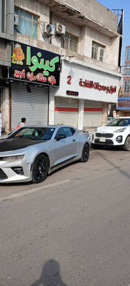 السلام عليكم 
كمارو 2017.        Rs
نسخه ال (Fifty).
ستة سلندر            3600
حادثهة جاملغين و بنيد و بيهة بارد في جاملغ الخلفي 
لا لغود و لا شواصي 
تحكمات ستيرن 
شفتات لون احمر 
شاشة كامرة 
بصمة 
+ بصمه ابواب 
سايد بريك بصمة 
ثلاث انضمة قيادة 
شادلها سبايدر كلش حلو
كفرات مري جانبيه باتمان اسود
حلوگ صالنصه 
داخلها كلش كلش نظيف ومملعوب بي عالبلادي 
ويل حجم  18 
تبريدهة ثلج
رقم اربيل ورقمهة حلو  شبه مميز
باسمي تحويل ثاني يوم 
ماشية 64 الف مايل 
سعرهة 110 وبيهة مجال 
مكان السياره بغداد - الكرادة 
أتصل وتدلل 
***********
