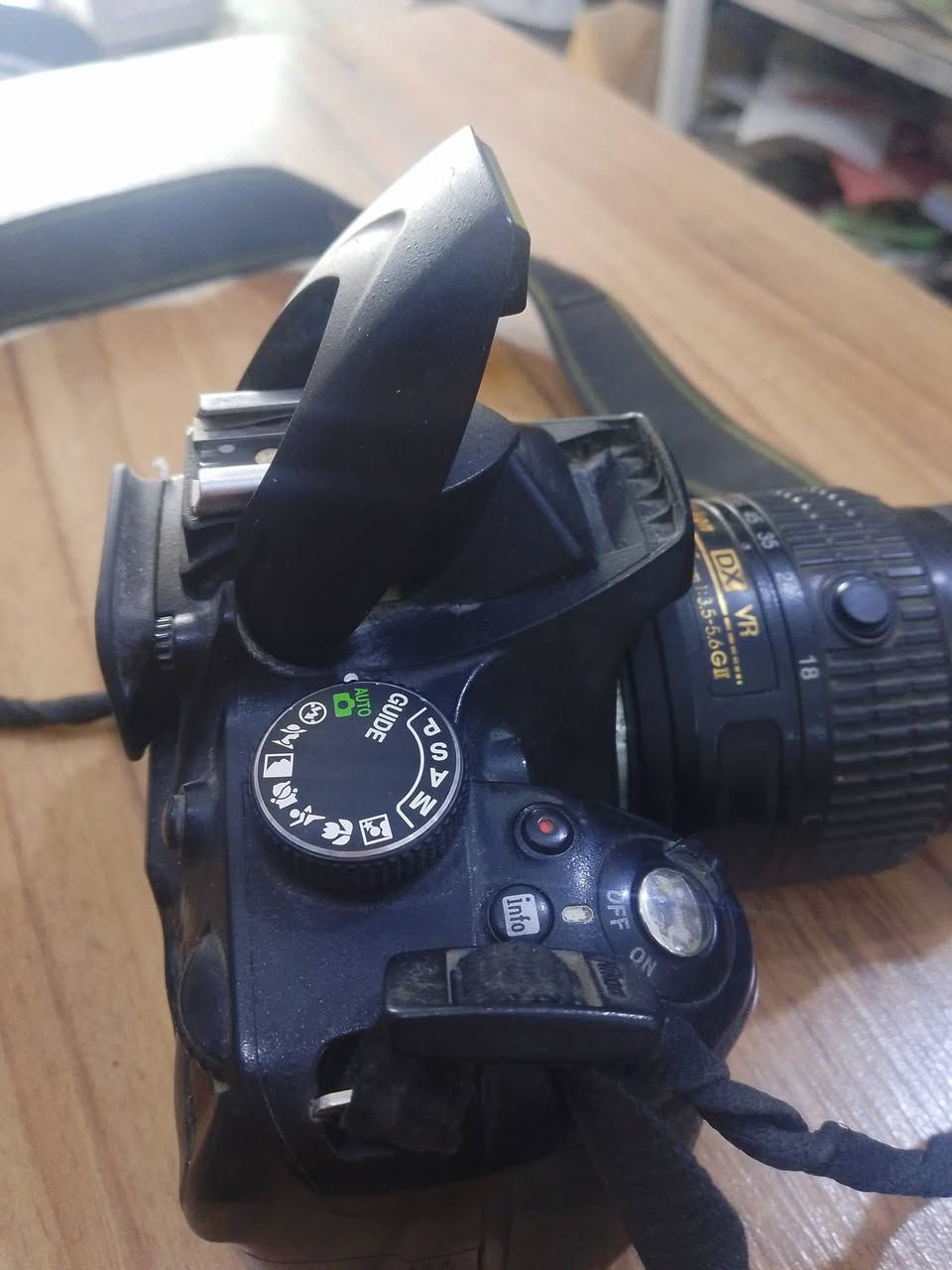 كاميرا كانون ٣٢٠٠ مستعمله نظيفه فديو فوتوغرافي صورته حلوه السعر ١٨٠ وبيه مجال قليل لتواصل رقم ***********

