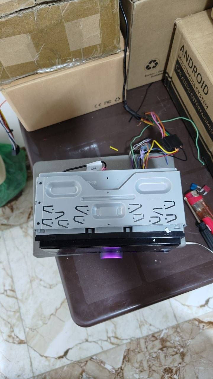 متاح
مسجل شركة كينوود Kenwood

مشغل اقراص CD

يحتوي على مدخل USB أمامي

 ومدخل AUX لتوصيل الأجهزة المختلفة

يحتوي على ميزات بلوتوث للاتصال اللاسلكي وتشغيل الصوت

يدعم تغيير ألوان الإضاءة لتناسب ديكور السيارة

صنع اندنوسي امتياز ياباني 

مع كافة الملحقات


**إذا كنت صاحب هذا الإعلان وتريد حذفه لأي سبب، رجاءا أرسل رسالة إلى الدعم الفني**