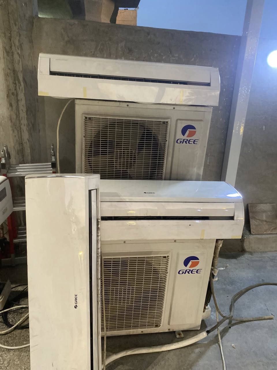 السلام عليكم
للبيع سبالت 
نوع گري 
حجم 2 طن 
غاز 22 
اجهزة جدا نظيفة
بلادية كاملة بدون اي نقص 
او تصليح 
سعر الواحد 450 الف 
***********
