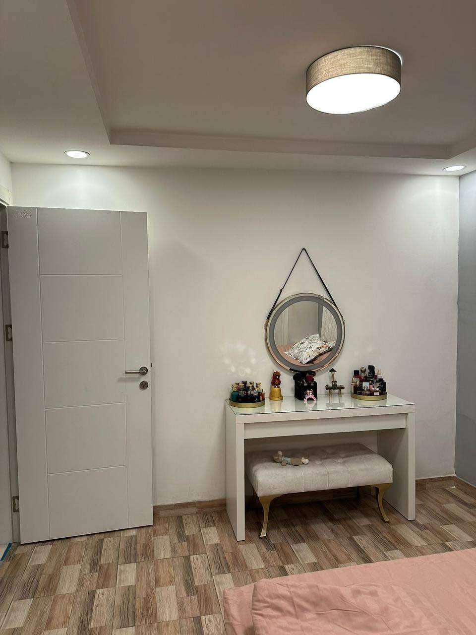 شقة للبيع
غرفتين و صالة 
في مجمع لايف تاورز بالمربع الذهبي
المجمع عائيلي و يوجد بيها جميع الاحتياجات الازمة
مساحة الشقة 88 متر
و بسعر مغري 
للاستفسار :
***********
***********
عقارات الرفاهية أربيل, العراق
