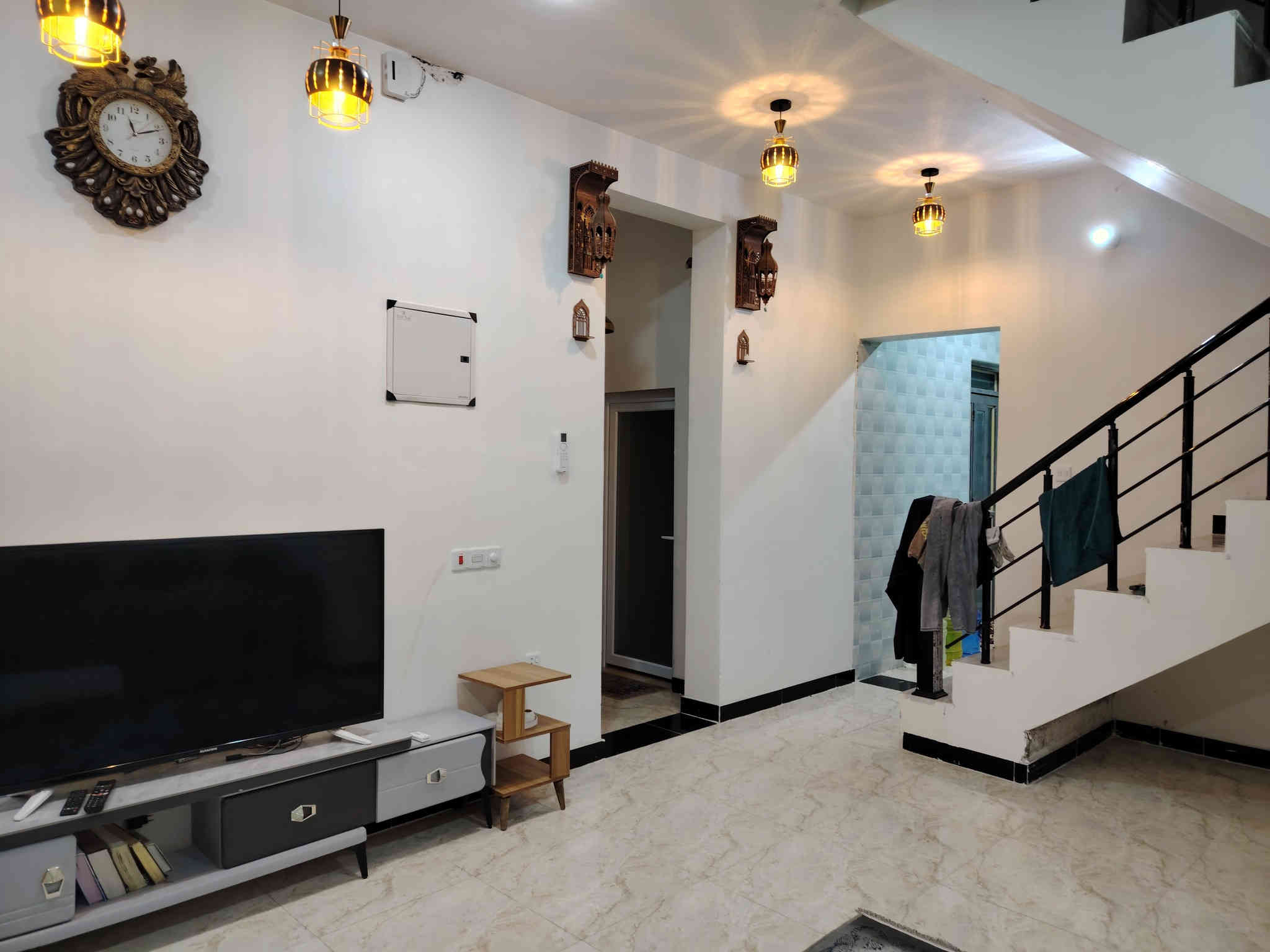 الخاچية منطقة الجرحى
سنة البناء ٢٠٢٥
الطابق الارضي 
غرفة نوم / استقبال حمامات عدد ٢ +منزع /صاله ٤في ٥ /مطبخ  +منور
كراج ٣وربع ×٦ مسقف 
حديقة ٦×٦
الطابق الاول 
٣غرف نوم /حمام /صاله ٤×٤ /بلكونه عدد ٢
السطح شتايكر
مساحة البناء 140
السعر المطلوب 155
للمراسلة او الاتصال على الرقم ***********
