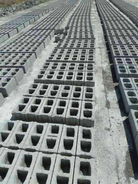 يوجد بلوك (قلاب)درجة اولى طريق الباوية سعر(1000) بلوكة  ب450 الف مطروح بالمعمل توصيل كافة مناطق  ديالى  وبأسعار مناسبة  للتواصل عل الرقم أو الوتساب ***********
