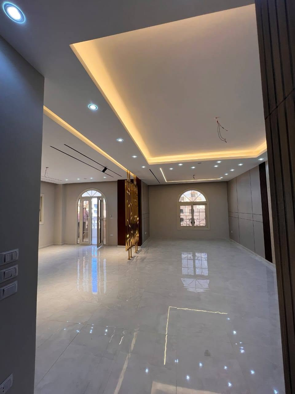 🏡 للإيجار | أول سكن في الشيخ زايد

📍 كمبوند زايد هايتس – بجوار أركان مول

✨ 250م² | الدور الثاني | أسانسير
🛏️ 3 غرف نوم
🚿 3 حمامات
🛋️ ريسبشن 4 قطع + ليفينج + مطبخ كبير
🎨 تشطيب ألترا سوبر لوكس بديكورات فندقية
🌿 ڤيو مفتوح على الجاردن واللاندسكيب
📍 موقع مميز وقريب من البوابة

📞 للتواصل وحجز المعاينة واتساب أو اتصال.
@ [9***********303:13708:010 25905892]
