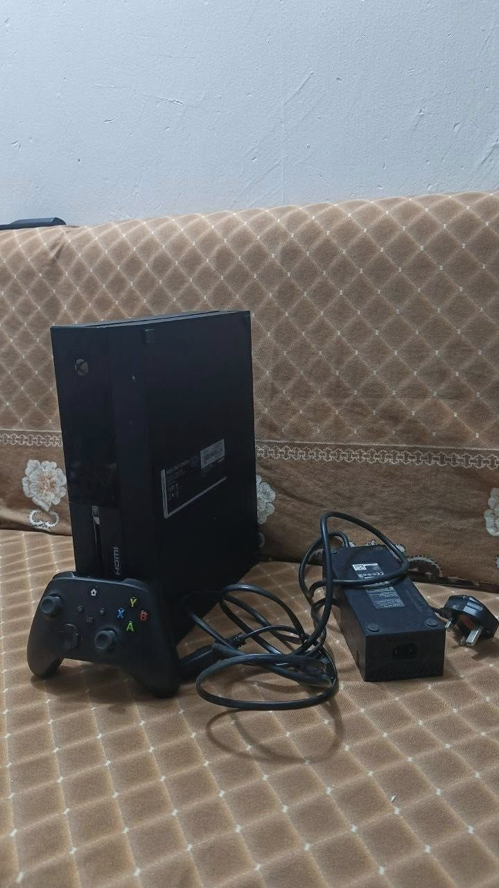 اكس بوكس وان فات السعر ٥٠ الف المكان الرمادي الملعب قرب نادي الرمادي للتواصل واتساب فقط ***********
