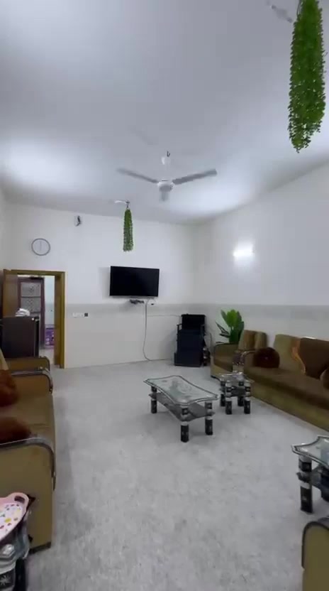 الدار للبيع كربلاء المقدسة حي الاطارات المساحه 200 متر طابو صرف الطابق الاول يحتوي على 2 غرف نوم نظام سويت وصاله واستقبال كبيره ومطبخ حار وبارد
اما الطابق الثاني يتكون من 2 شقه كل شقه درجها منفصل الشقه الأولى كامله مساحه الشقه 100 متر تتكون من غرفه وصحيات وصاله ومطبخ 
السعر 250 البناء سنه 2023


**إذا كنت صاحب هذا الإعلان وتريد حذفه لأي سبب، رجاءا أرسل رسالة إلى الدعم الفني**