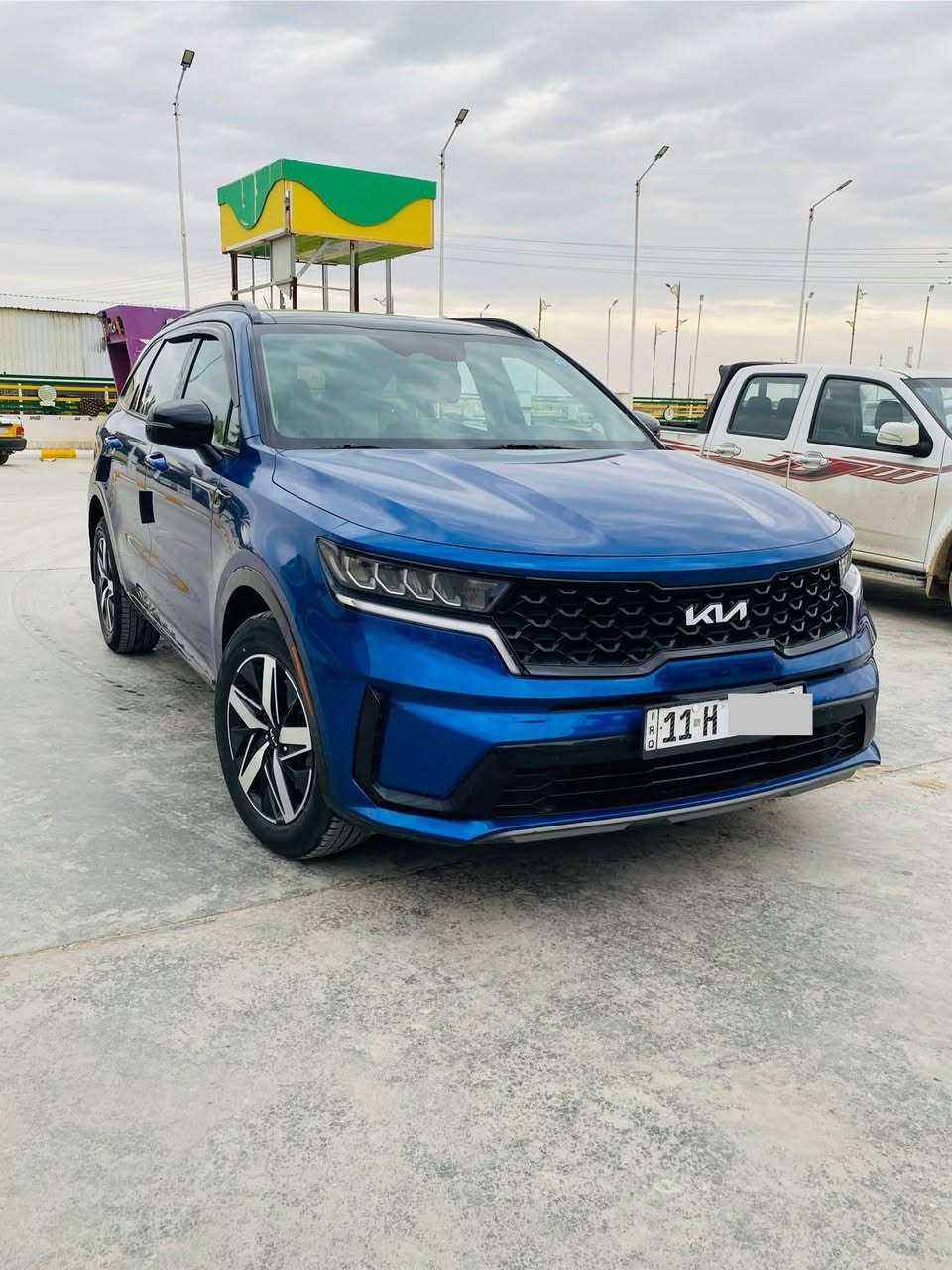 السلام عليكم للبيع فقط سورنتو وارد امريكي موديل 2023
فول مواصفات فقط الجنطقه مو كهرباء 
محرك 2500cc
مواصفات 
تشغيل عن بعد
جلد
فتحه سقف بانروما 
بصمه تشغيل 
سبع راكب
بصمه ابواب 
تحكم ستيرن جهتين 
كشنات جلد 
كامره خلفيه 
مانع انزلاق 
تحديد مسار 
مانع تصادم 
مكابح طوارئ تلقائي 
تحذير نقطه العمياء 
نظام تحذير عند المغادرة
رادارات امامي وجانبية 
حساسات خلفيه
اريل نفكيشن
لايت 4 عدسات   
داخل لونين 
التفاصيل كلها بالمنشور سياره جديده وحادثها كلش بسيط فقط قبق الجنطه  تعتبر كلين هيج ضربه فقط الايرباك مال الستيرن طاك 
مرقمه بغداد تحويل مباشر ماشيه 53
سعرها 230 
للاستفسار الاتصال 

***********
