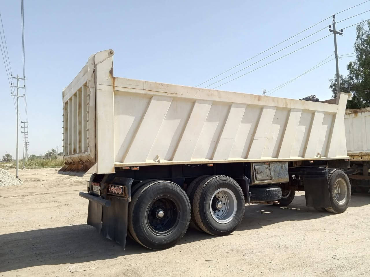 البيع مقطورة مايلر تفصال بغداد 2021 طول 725رتفاع 140 مقطورة خفيفة حيل تخم تاير جديد كهربايات هواء بريك كلة جديد شاصي ودناكير 16 مكان صويرة ***********
