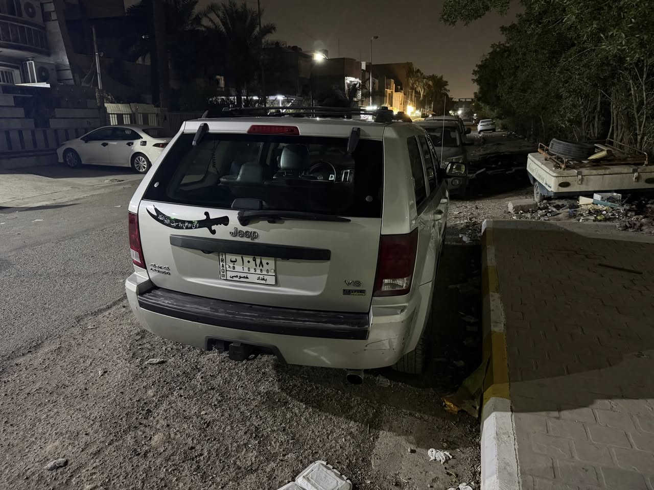 السلام عليكم للبيع
للبيع جيب شيروكي 2009
ب100ورقه رقم بغداد 
فول واحد علا واحد 
***********
***********
