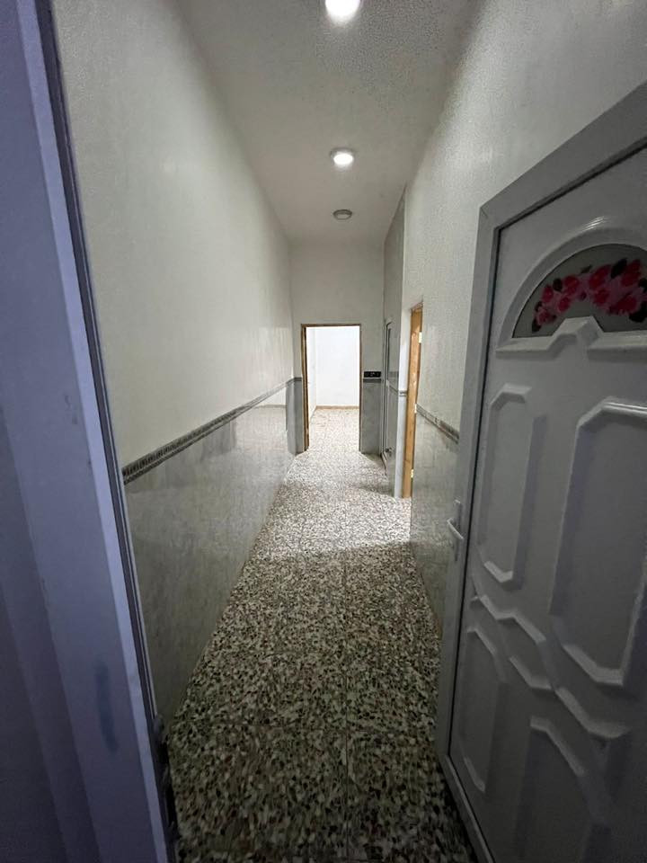 بيت للايجار المساحة 130 متر الطابق الاول غرفتين وصالة ومطبخ وتخاريج ثنين الطابق الثاني غرفتين 
الموقع السهيلية شارع معمل الدبس خلف محطة ريبال اجاره 250  الف مقدمة شهرين
للاستفسار اكثر الاتصال ***********
