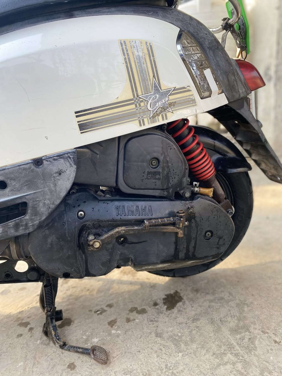 سلام عليكم شباب دراجه ماكس بوليس
كلشي شغال هورن لايت زنون عالي ناصي شاير كامله من كلشي 

مكينه مكفوله بس بيه خيط خفيف بس الصبح تحمه تكطع مكاني بغداد جسر دياله القديم منطقت التويثه رايده 550وبيهه مجال 

مراوس حسب القناعه حتلو يراني نضيفه ماكو مشكله وهاذ رقمي *********** بي وتساب
