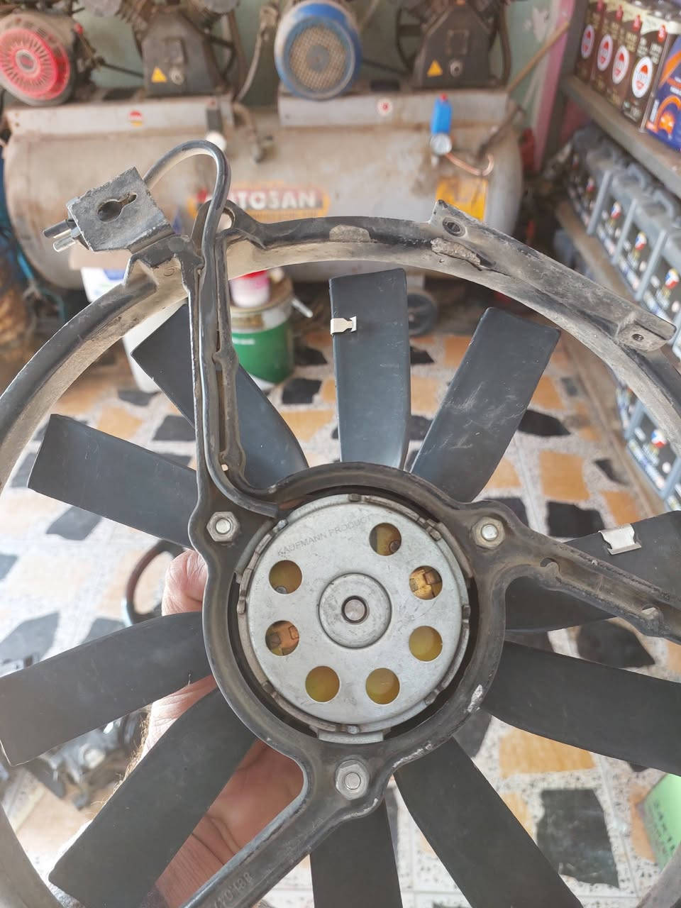 غراظ مارسدس دب مديل ٩١ ينباعن كلهن وياهن كلج مروحة صلي صيفي ماكان ميسان العمارة ابو رمانة شارع المركز رقم مبايلي *********** نا مو وكيل الله شاهد كلهن جديد سعر ٣٥٠ وبية مجال
