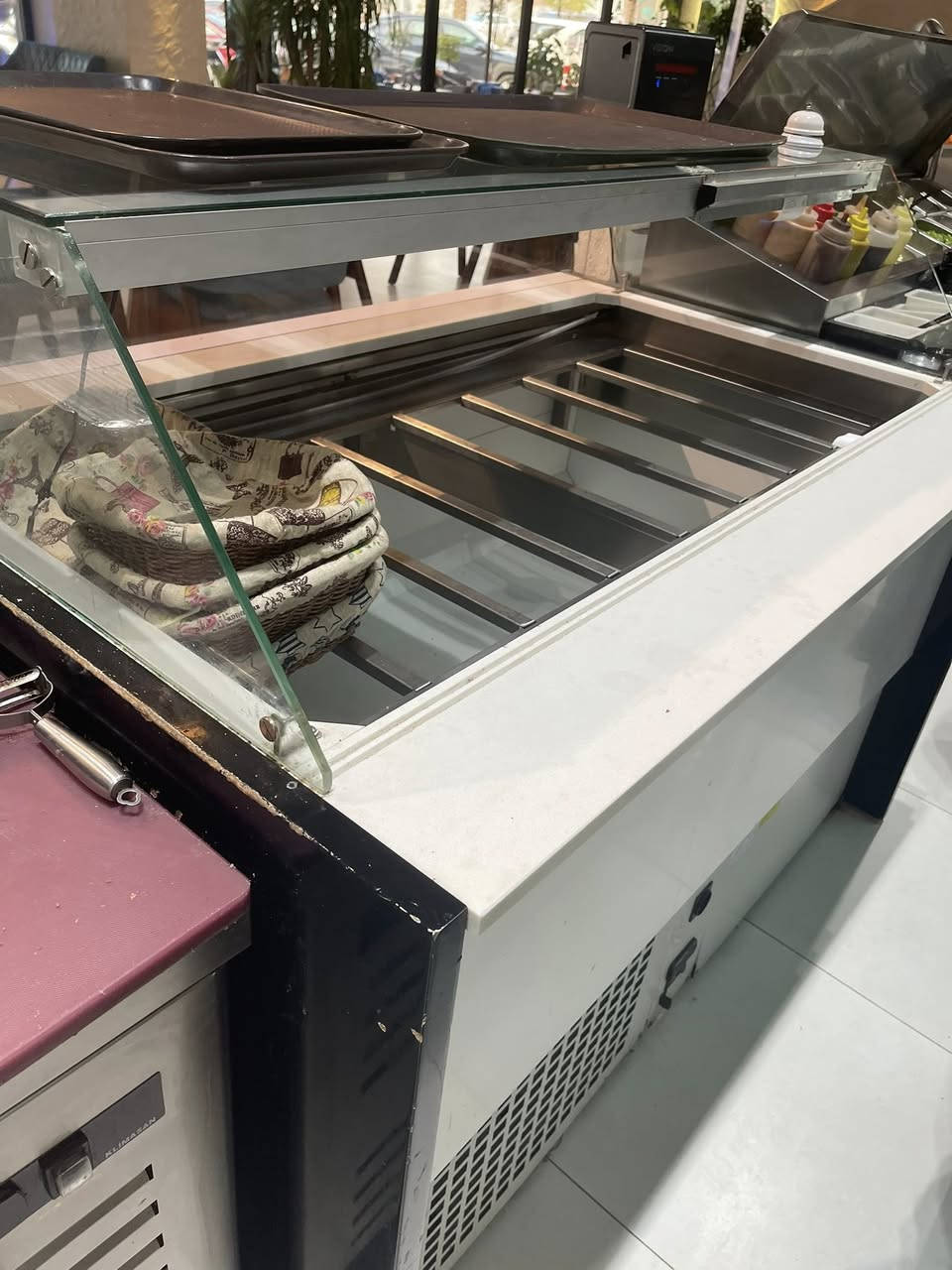 شوايه دجاج ٨ خانات تركيه وعارضه كيك اسبانيه وعارضه مقبلات ٧ خانات اسبانيه للبيع
للاستفسار *********** متواجد واتس اب
