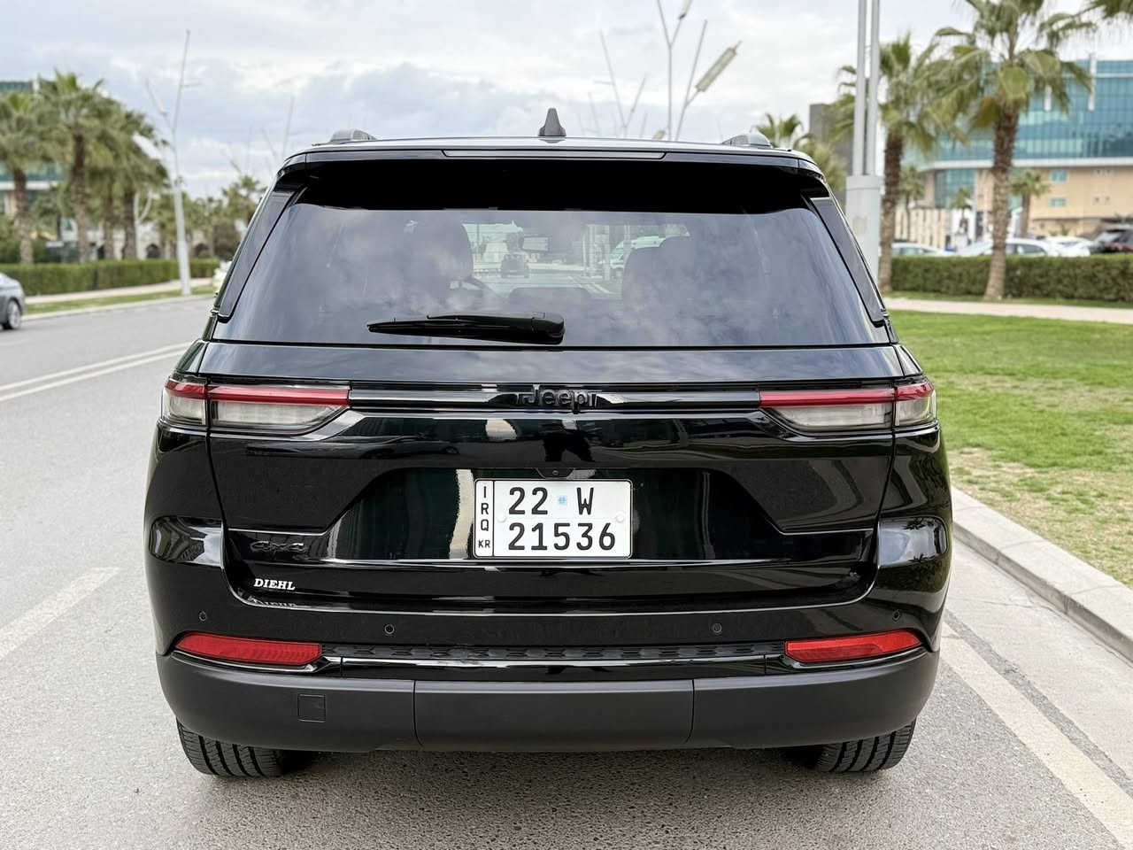 جیب گراند شیرۆکی بلاک توب Altitude 
موديل : ٢٠٢٤
مواصفات : فتحة و تشغيل عن بعد و بريك بسمة و رادار مراية و امامى و صندوق كهربائى و كوشن حار هيتر ستيرن حار هيتر و حساس خلفى و لايت زينون و موبايل وايرليس و شاشة كار بلةى  كوشن كهربائى و دفع رباعى ٤*٤ و معرك ٦ سليندر ٣.٦ .
ماشية : ١٠،٠٠٠ ميل 
تفاصيل : سيارة صريقة امامى بس بونيت صبغ بيلادى بدون دواخل و بدون ايرباك وسيارة مرقم جاهز وكالة و تحويل بشرط .
عنوان سيارة : اربيل 
رقم موبايل : ***********
***********
