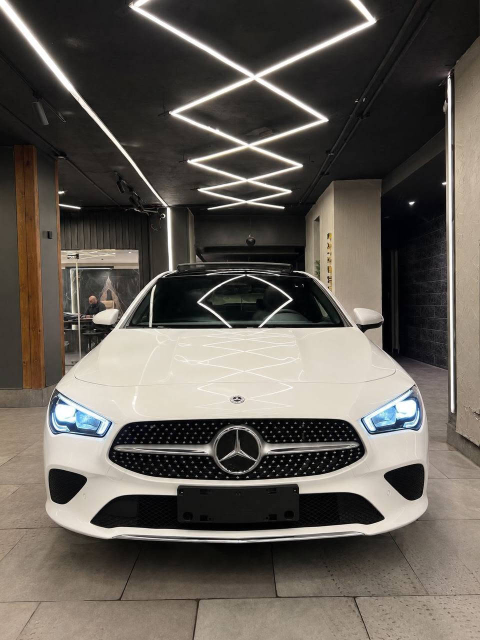 اقل سعر سمعت فيه كام في السوق وانا اقل منه بفضل الله ❤️ 
Mercedes Cla 200
Model 2026
Zero
1300cc turbo 
163 Hp

وكيل 
كراسي كهرباء وميموري 
امبينت لايت 
سقف بانوراما 
جنوط 18انش 

لون ابيض فرش اسود


**إذا كنت صاحب هذا الإعلان وتريد حذفه لأي سبب، رجاءا أرسل رسالة إلى الدعم الفني**