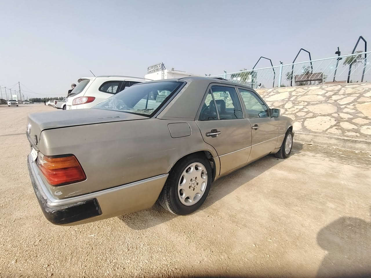 سلام عليكم للبيع موديل 91 السياره بدون ضربه ولا خياس بالقواعد بلاديه محرك 3000 بلاديه تبريد شغال فتحه شغاله المكينة بيه بخار صارله سنتين والصور واضحه سياره جارده وبينه الصور سعره 50 مع مجال حق الجيه فقط المكان النجف الإشراف *********** لتفاصيل أكثر اتصل وبالخدمة
