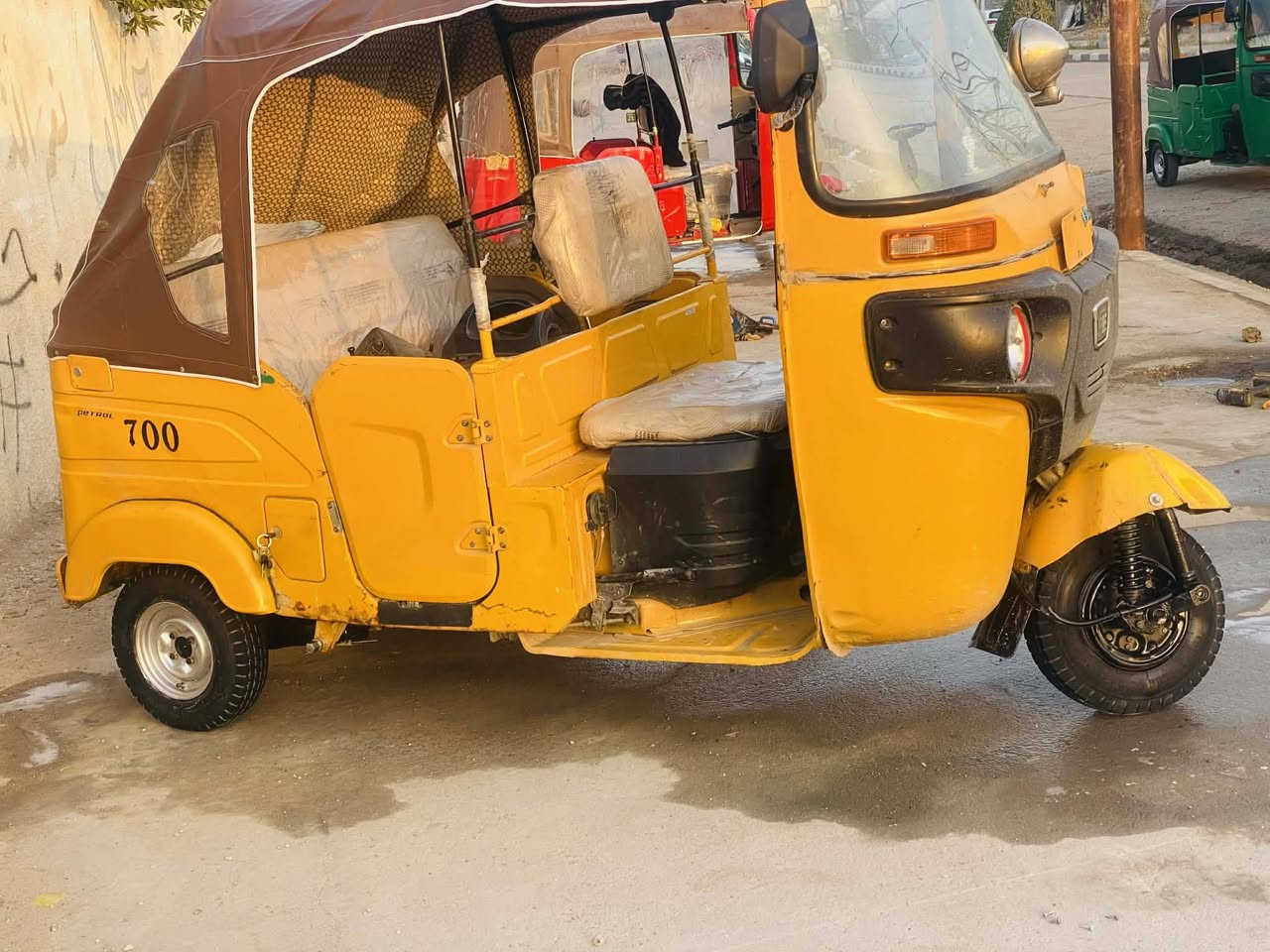 سلام عليكم تكتك البيع مديل 21 شهر 11 رقم وسنويه لوحاته نكليزي مكينته مجفته بيه طخات مكاني قضاء الرفاعي سعره 6400 وبيه مجال الشراي مكلف مكلف بنشر التصال ***********
