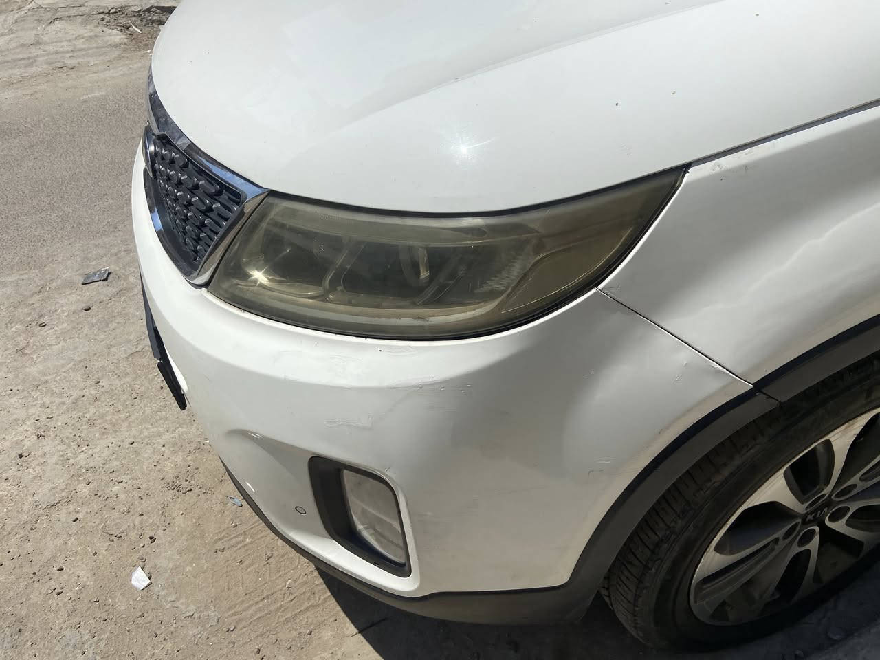 السلام عليكم سورنتو موديل ١٤ خليجي  لون ابيض رقم شمالي اربعة سلندر بصمة بانوراما. مكفوله من الضربه عدا بارد بلباب وجاملغ خفيف تاخذها سونر وتشوف سبعة راكب السيارة عندي وكاله بيع بيها بااسمي صاحبها الاصلي عربي ابغداد ساكن قريب  يمنة السعر علخاص او الاتصال ***********
