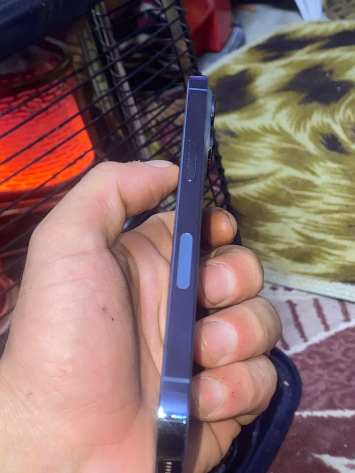 13برو فقط مبدل باتري فقط وبي بل شاشه نقطه سوده المكان الموصل والسعر380قفل قفل متواجد واتساب فقط ***********
