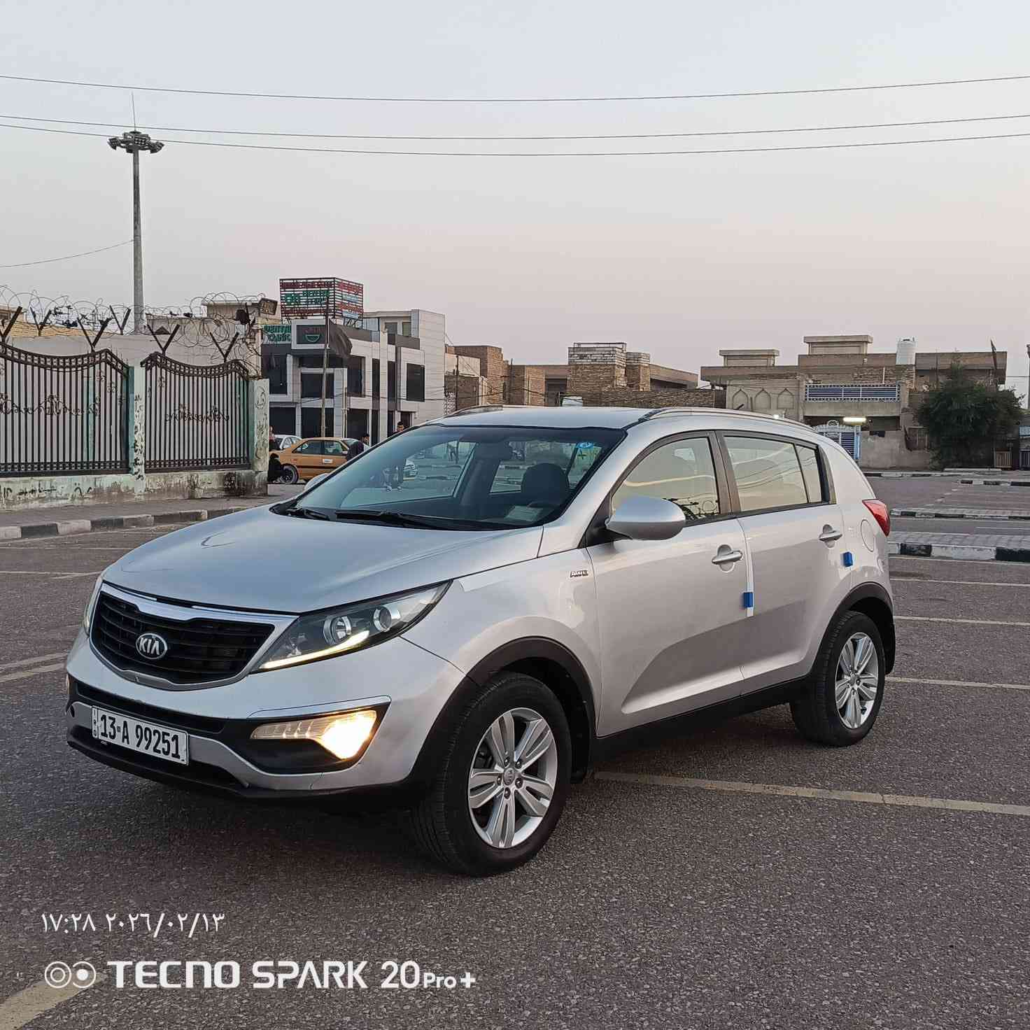 السلام عليكم
سياره كيه سبورتج للبيع وارد خليجي 
محرك 2000 كفاله عامه فقط قطعتين صبغ بدون دواخل تبريد امامي وخلفي تحكم ستيرن سياره رقم ميسان دولي السنويه لل 29 السعر 135 وبيها مجال موديل16   العنوان ميسان العماره الاستفسار ع الرقم ***********…***********
