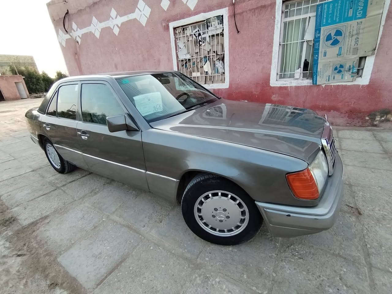 السلام عليكم
للبيع مرسيدس دب 
موديل 89
رقم بغداد نگليزي سنويه لل 30تحويل مباشر 
گير ومحرك 3000vvtحاويه 
تخم تاير وحداديه 100/100
كهربائيات كلهه شغاله 
بيهه قاعده وحده مصلحه 
غرفه جديده 
سياره جاهزه للاخير 
مكاني رفاعي 
سعر 55بيهه مجال قليل 
***********اتصال او واتساب 
‏‪***********‬‏
