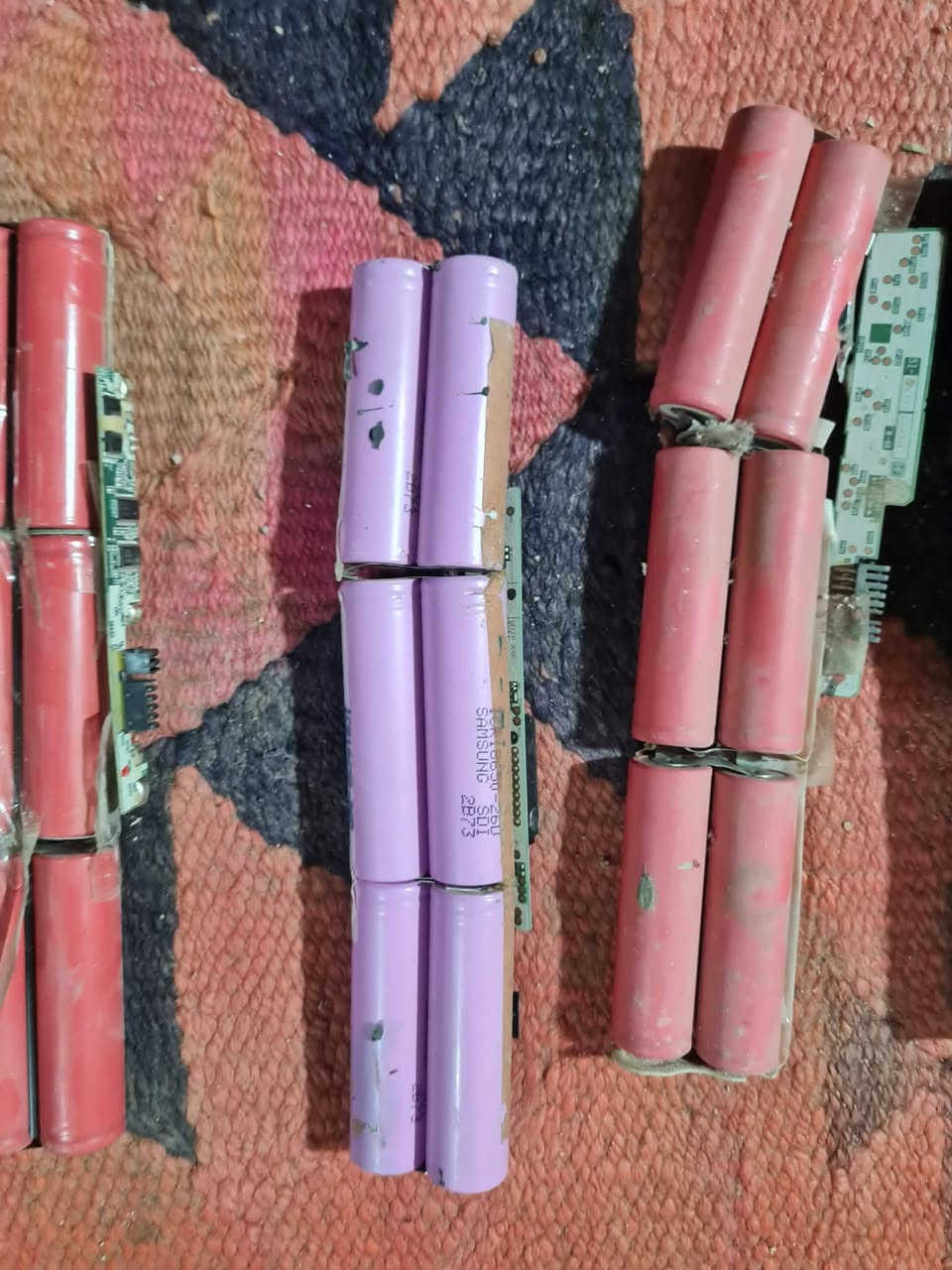 عندي بطاريات ليثوم ٣.٧ فولت عدد ٨٧٠ بطاريه للبيع ادمن وافق رحمه لاهلك الطيبين


**إذا كنت صاحب هذا الإعلان وتريد حذفه لأي سبب، رجاءا أرسل رسالة إلى الدعم الفني**