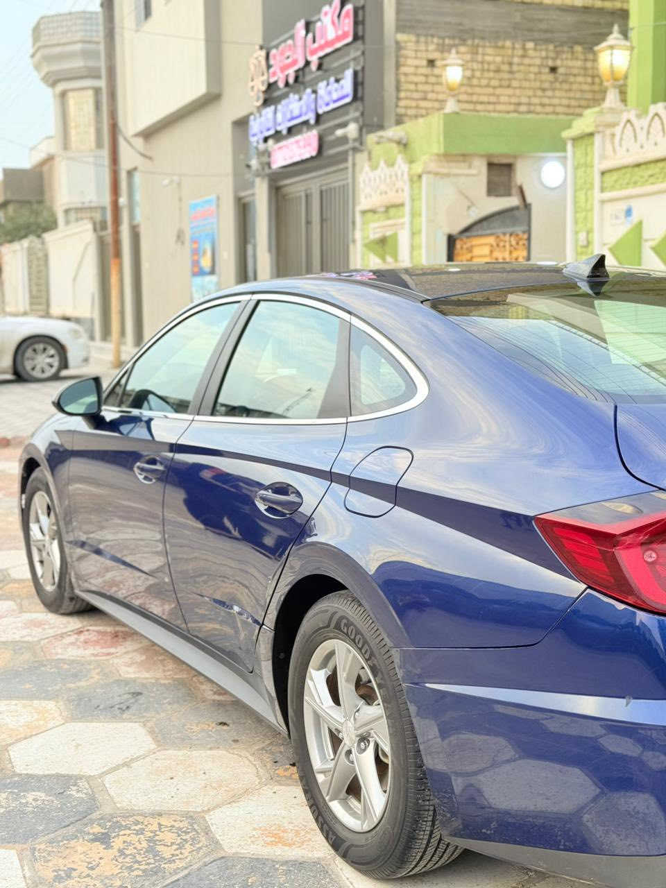 سلام عليكم للبيع سونتا موديل 2020  وارد امريكي محرك 2500 ب اسمي رقم بغداد  بدون حادث سياره دعاميه فقط ورصعات خفيفه اثر حالوب بدون دواخل ولا ايرباك 
ماشيه 89الف مكانه سياره بصره  ؛ للتصال السعر  ***********
