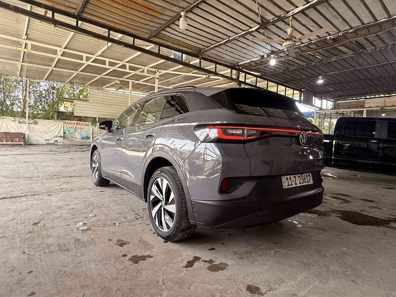 فولكس واكن id4 كهرباء بالكامل برو الماني وارد امريكي 2023 للبيع السيارة بيها قبغ صندوق مبدل نفس اللون ودعامية امامية نفس اللون بدون ايرباك بيها بارد بالباب الخلفي موضح بالصور السيارة جديدة ماشية 26 الف دبل ماطور فور ويل شلعة ومعدل فول مابيها اي نواقص جاهزة للاخير بغداد باسمنا السعر المطلوب 205 وبيها محال للشراي مكاني اعظمية ***********
